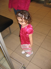 Afterwards her mom went shoe shopping, so Novali followed suit and looked at her shoes in the mirror.