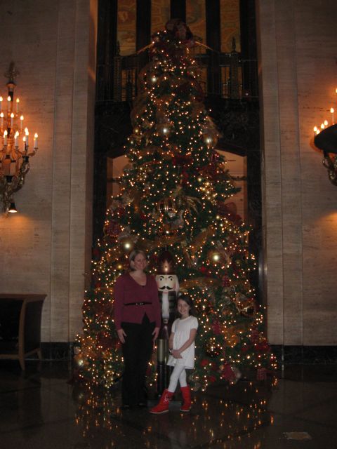 The ladies in front of the huge tree in the hotel lobby. 