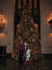 The ladies in front of the huge tree in the hotel lobby. 