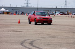 Going through the slalom... yep I am on three wheels. 